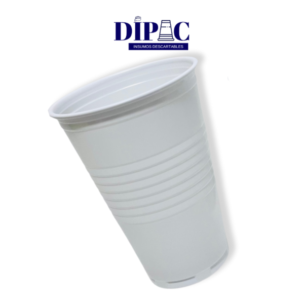 Vasos Plásticos Blancos descartables Nuestros vasos plásticos blancos lisos son perfectos para cualquier ocasión, desde reuniones informales hasta eventos grandes. Su diseño simple y elegante hace que sean una opción versátil y funcional para servir bebidas de todo tipo.