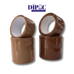 Nuestra Cinta Adhesiva Marrón es la opción perfecta para el embalaje y la seguridad de tus productos. Disponible en dos tamaños, 48mm x 50m y 48mm x 80m, esta cinta proporciona una sujeción resistente y confiable para tus cajas, bultos y otros paquetes.