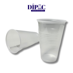 Disfruta de la comodidad y estilo en cada sorbo con nuestros vasos plásticos traslúcidos descartables, ideales para presentar tus bebidas y tragos favoritos con un toque moderno.