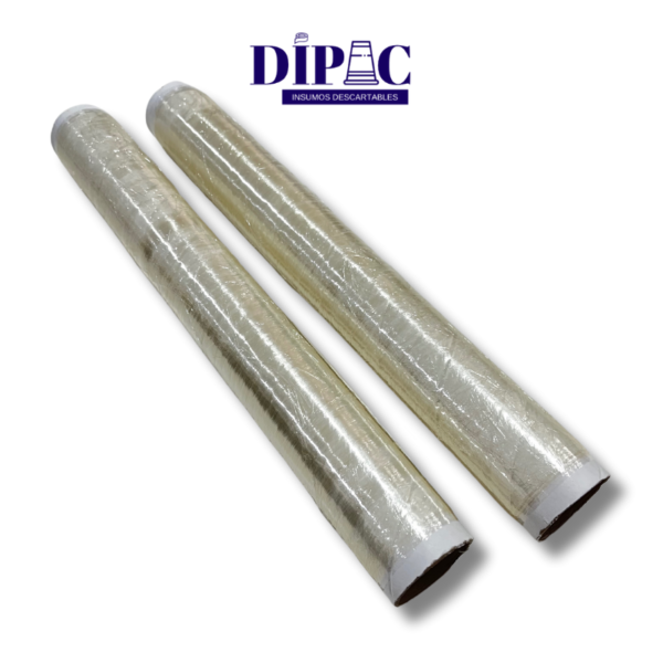 Rollo de film familiar Nuestros rollos de film familiar son la solución perfecta para envolver, conservar y proteger tus alimentos de manera práctica y eficiente. Con un ancho de 30cm y un total de 20 metros por rollo, son ideales para uso doméstico, ya sea para envolver alimentos en la cocina o para proteger tus artículos personales.