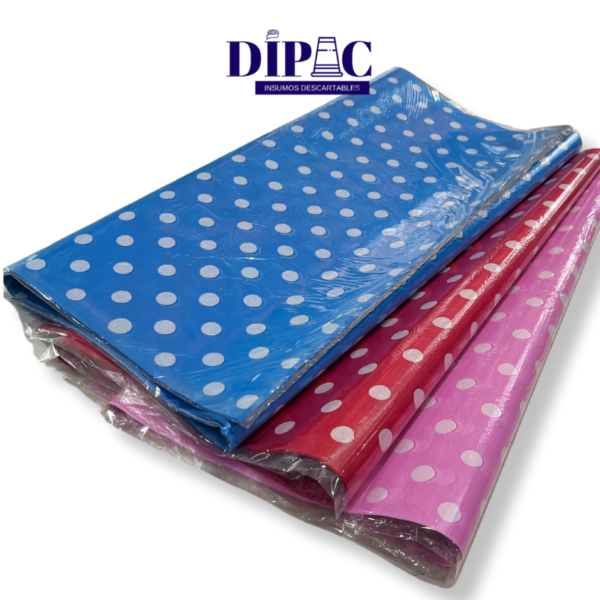 papel seda 50x70cm con lunares papel seda disponible de color celeste, rojo y rosa con lunares blancos.